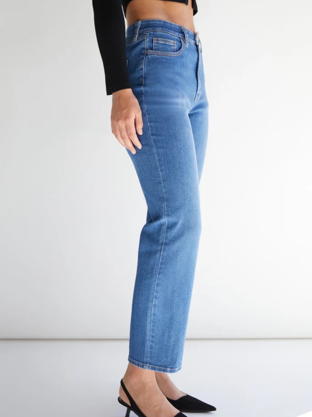 OAK + FORT Straight Leg Mid Rise Jeans Medium Wash Size 29 Capsule Wardrobe